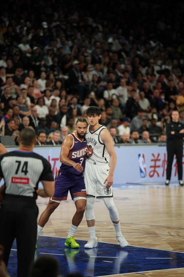 万博体育-赛后布鲁克林篮网调整名单以备欧超杯，防线松动环节打磨，引发热议，训练强度明显提升-万博体育