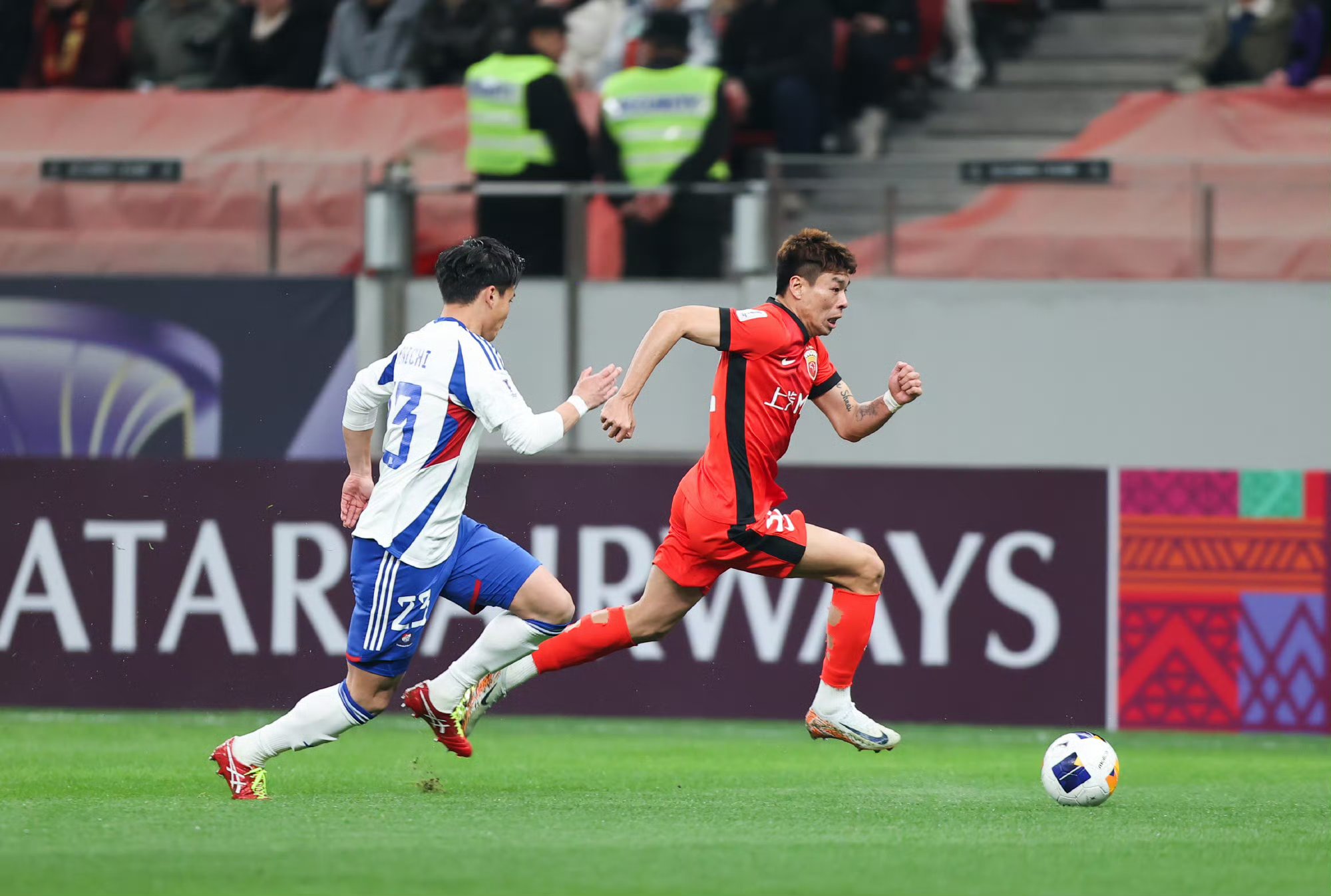 包含上海海港迎意甲关键赛，赛前强势反弹，压力陡增，轮换策略成焦点的词条