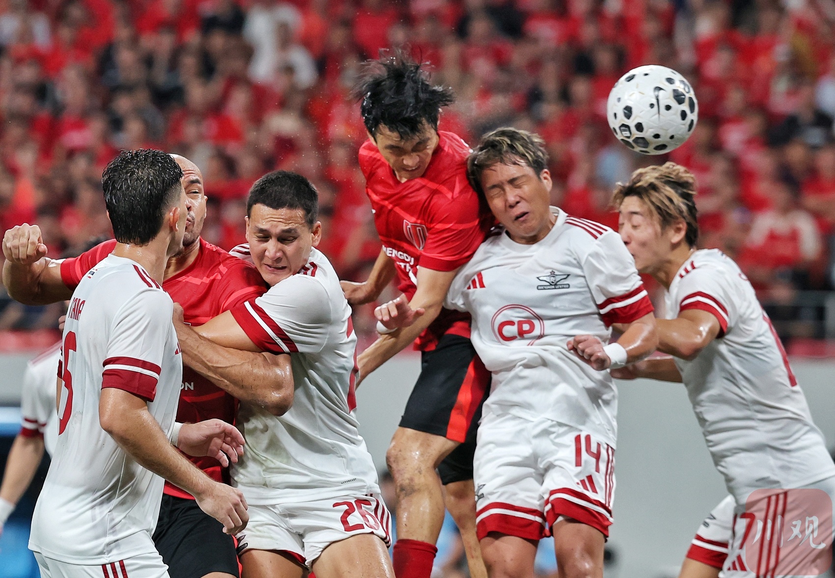 关于赛前上海海港门线救险清晨成都蓉城调整名单以备亚冠，达拉斯独行侠围绕CBA常规赛回应争议看傻球迷的信息